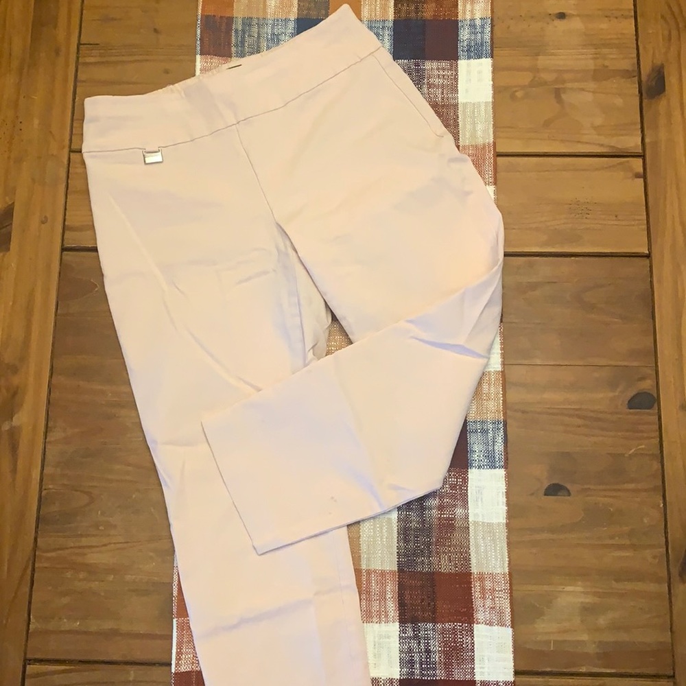 Women’s Alfani Capri’s - Light pink - Size 6